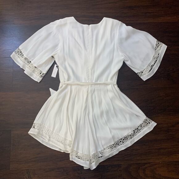 Lovers + Friends white short sleeve romper size M NWT - Picture 4 of 12